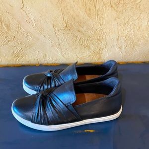 Women’s Rockport comfortable shoes.